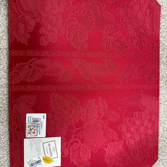 NWT set of 6 burgundy placemats. Perfect for your holiday table! - Picture 3 of 3
